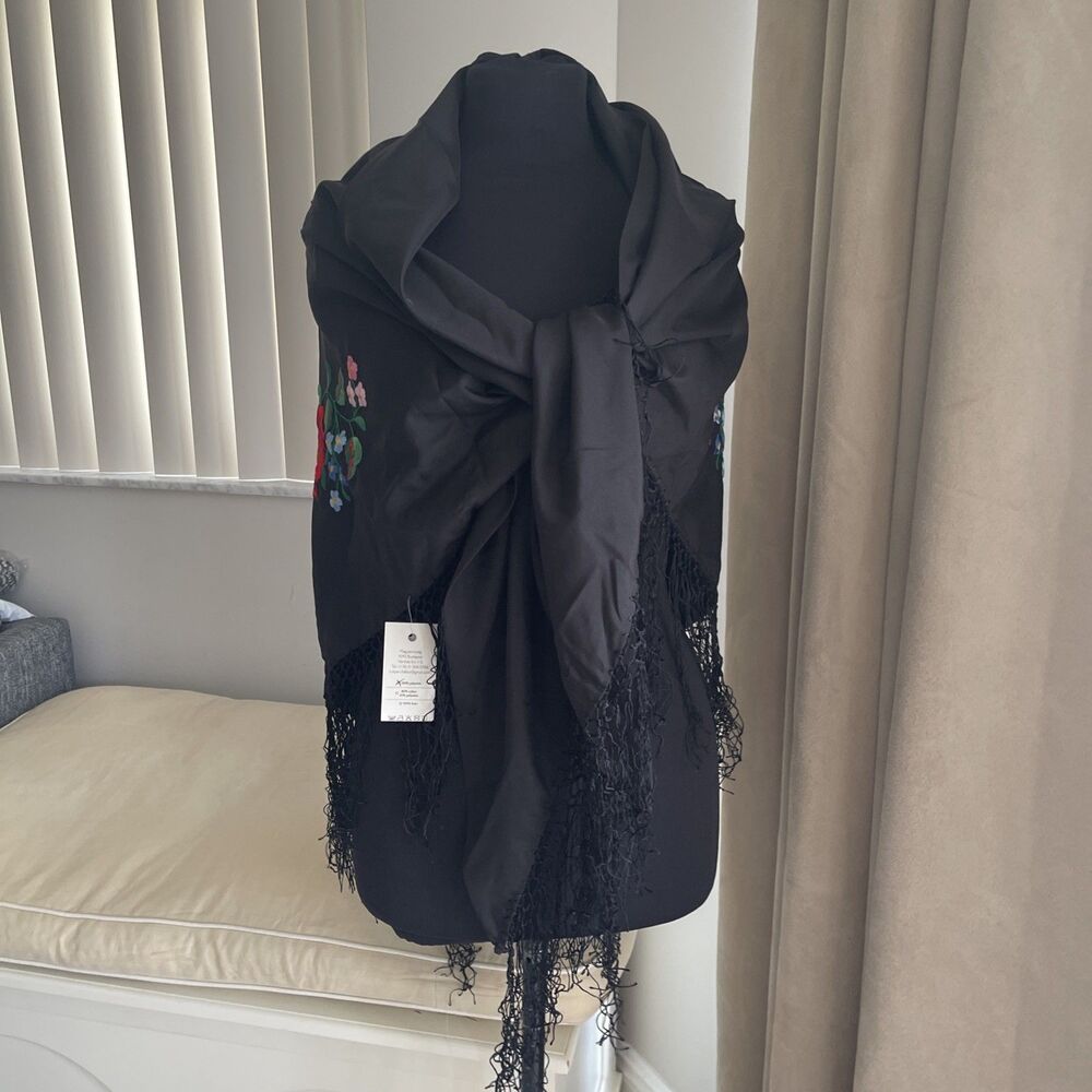 Shawl Black Floral Hand Made Embroidered Fringes New - Picture 3 of 5